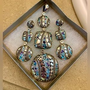 John Hardy pendant and earrings. Kali Lava Flow Collection.